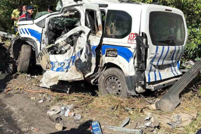 Bornova'da freni patlayan tır karşı şeride geçti: Ölü ve yaralılar var