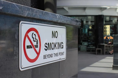 Bugüne kadar atılmış en radikal adım! Artık ömür boyu sigara alamayacaklar...