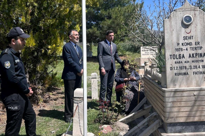 Güdül Kaymakamı Akar, şehit Akpınar'ın kabrini ve annesini ziyaret etti