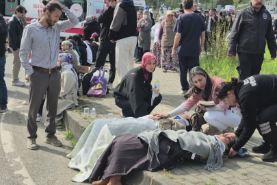 Halk otobüsü otomobilin üzerine devrildi: 46 yaralı