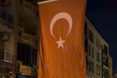 İzmir'de freni boşalan TIR, 9 araca çarptı: 3 ölü, 1'si polis 4 yaralı