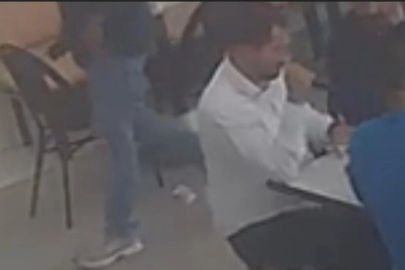 Kafe sahibi, işletmede bulduğu 7 bin lirayı sahibine teslim etti