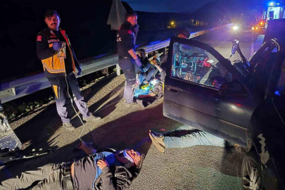 Van'da kaçak göçmenleri taşıyan otomobil kaza yaptı: 7 yaralı