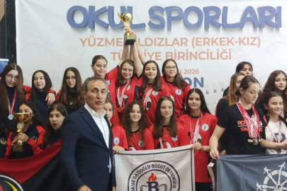 Bursa'dan Türkiye Şampiyonluğu! Yıldız kızlar yüzmede zirveye çıktı...