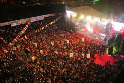 27. Tarım ve Seracılık Festivali'nde sanatçı İrem Derici sahne aldı