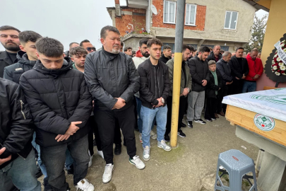 Bıçaklanarak öldürülen genç toprağa verildi
