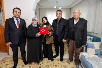 Bilecik Valisi Sözer'den şehit infaz koruma memuru Arı'nın ailesine ziyaret