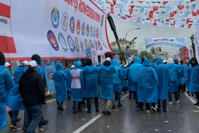 Bursa'da işçiler meydanları doldurdu!