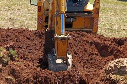 Ekipler seferber oldu, çukura düşen inek kurtarıldı