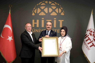 Hitit Üniversitesi'nin kan bağışı duyarlılığına Kızılay'dan gümüş madalya