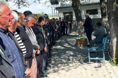Iğdır'da arkadaşının elindeki silahın patlaması sonucu ölen çocuk toprağa verildi