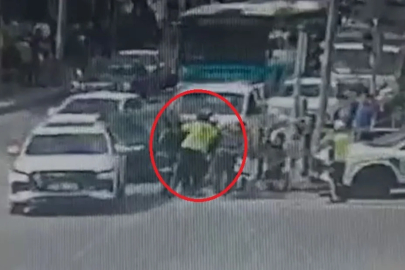 Nefes borusuna cisim kaçan moto kurye, polislerin 'heimlich' manevrası ile hayata tutundu; o anlar kamerada