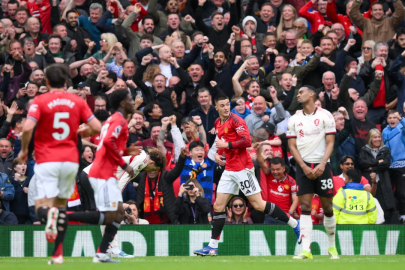 Dev maçta Manchester United, evinde Liverpool'u geçti