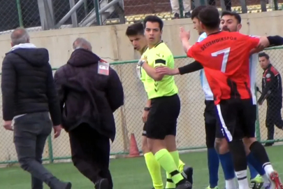 Futbolcudan hakeme yumruklu saldırı! Saha içerisinde gözaltına alındı...