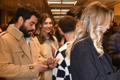Akın Akınözü yeni sevgilisi Melis Uzunoğlu ile görüntülendi