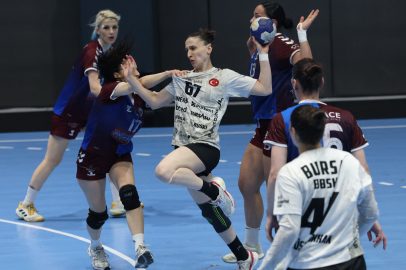 Bursa Büyükşehir Belediyespor şampiyonluğa koşuyor
