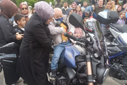 Bursa'da minik Alparslan'ın amansız hastalığa karşı zaferi! Yüzlerce balon onun için havalandı...