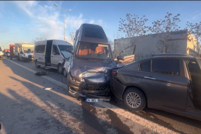 Kartal'da 4 aracın karıştığı zincirleme kaza: 5 yaralı