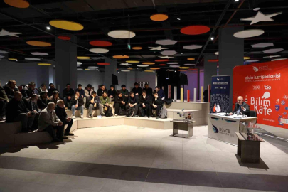 Rektör Sözbir Bilim Kafede uydu teknolojilerindeki milli vizyonu anlattı