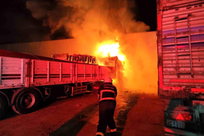 Şanlıurfa'da tır garajında korkutan yangın