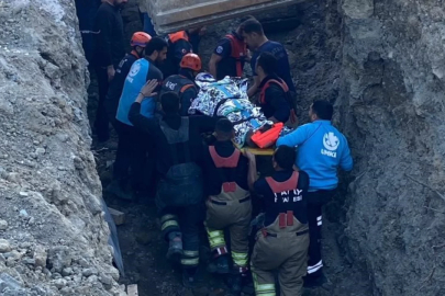 Hatay'da göçük altında kalan işçiye ekipler ulaştı