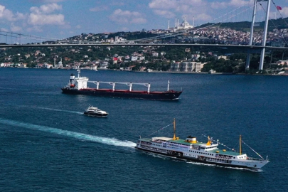 İstanbul Boğazı'nda gemi trafiği askıya alındı