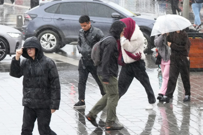 Meteoroloji tarih verdi İstanbul'a sağanak geliyor: Havalar ne zaman ısınacak?