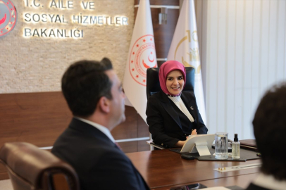 Aile ve Sosyal Hizmetler Bakanı Göktaş, YTB Başkanı Turus ile görüştü