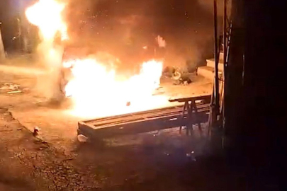 Kırıkkale'de park halindeki otomobil alev topuna döndü