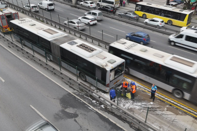 Avcılar’da metrobüste yangın: Dumanlar yükseldi, yolcular tahliye edildi