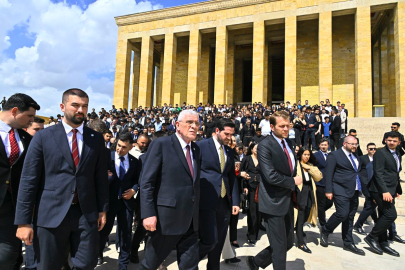 Dervişoğlu, gençlerle Anıtkabir'i ziyaret etti