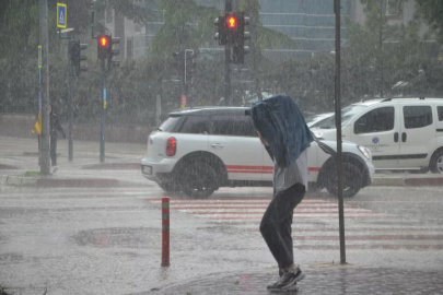 Bursa'da hava bir anda değişti! Sağanak etkisini gösterdi...
