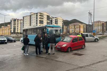 Erzurum'da otobüs-otomobil çarpıştı: 5 yaralı