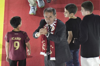 Galatasaray'ın şampiyonluk kutlamalarında Erden Timur sürprizi