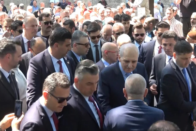 Numan Kurtulmuş Ulu Cami'de saf tuttu