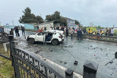 Takla atan cip, karşı şeritteki başka bir cipin üzerine düştü: 1 ölü, 7 yaralı