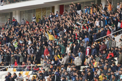 Tüm şehir kenetlendi! 40 otobüs, yüzlerce özel araçla Ankara'ya akın ediyorlar