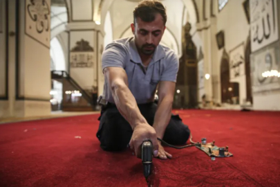 Bursa'nın simgesi Ulu Cami'nin halıları yenileniyor