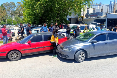 Hem kaza yaptırdı, hem de kaçmasını engellemek isteyenlere biber gazı sıktı!