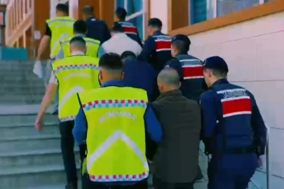 Limanda düzensiz göçmen operasyonu! 4 kişi tutuklandı...