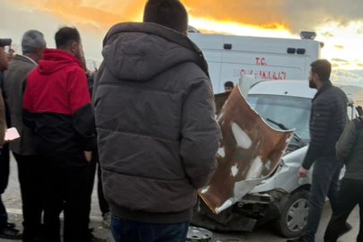 Hakkari'de feci zincirleme kaza! Hafif ticari araçlar birbirine girdi: 11 yaralı