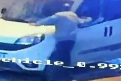 İzmir'de otomobil terörü: Sokak boyunca araçlara saldırdı