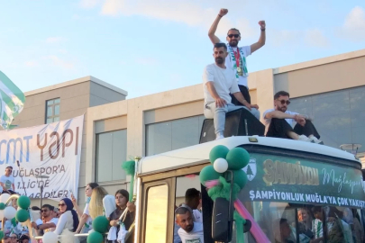 Bursa'da unutulmaz futbol gecesi! Muğlaspor'un 1. Lig sevinci...