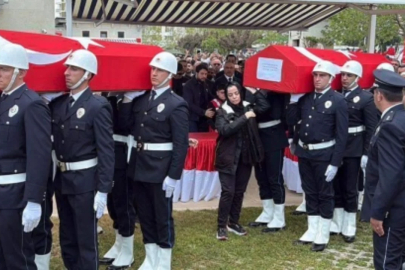 Şehit eşinin tabutunu omuzladı