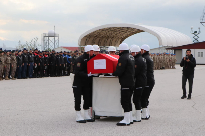 Van'ı yasa boğan veda: Şehit polis Emrah Koç memleketinde gözyaşlarıyla karşılandı