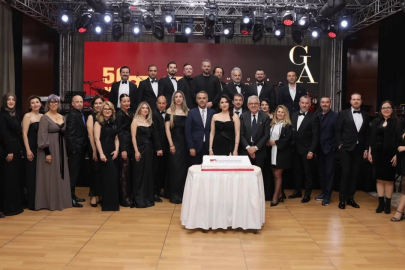 Bursa'da içmimarlardan duygusal gece! 50 yıllık emek aynı sahnedeydi...