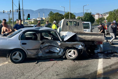 Bursa'da sabah saatlerinde korkutan kaza! Ortalık savaş alanına döndü