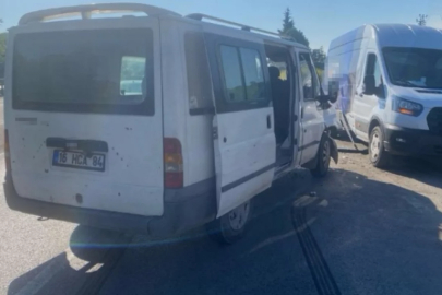 Bursa'da ters yöne giren minibüs kazayı beraberinde getirdi! Yaralılar var...