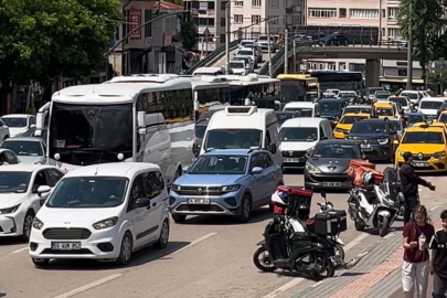 Bursa'da trafik kilitlendi! Kentte araç kuyrukları oluştu...