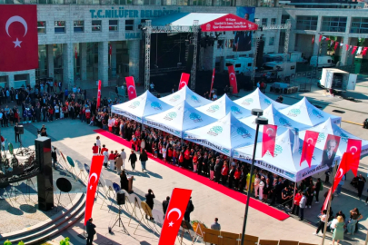 Nilüfer, 19 Mayıs coşkusunu Cumhuriyet Meydanı'nda karşıladı